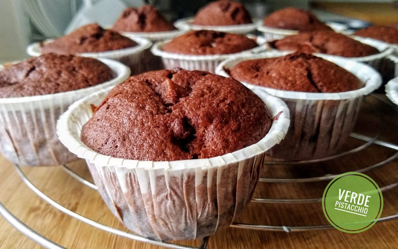 Muffins al cioccolato, rum e pere